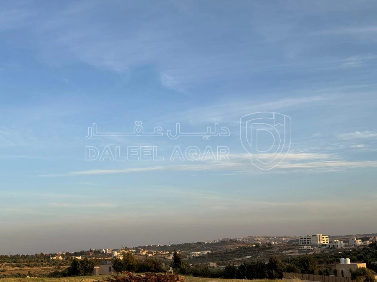 أرض في بلعاس - يبعد 6 دقائق عن طريق المطار  - 175,000 دأ - صورة 1